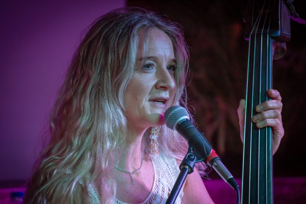 Nicola Farnon - Daisy Daisy