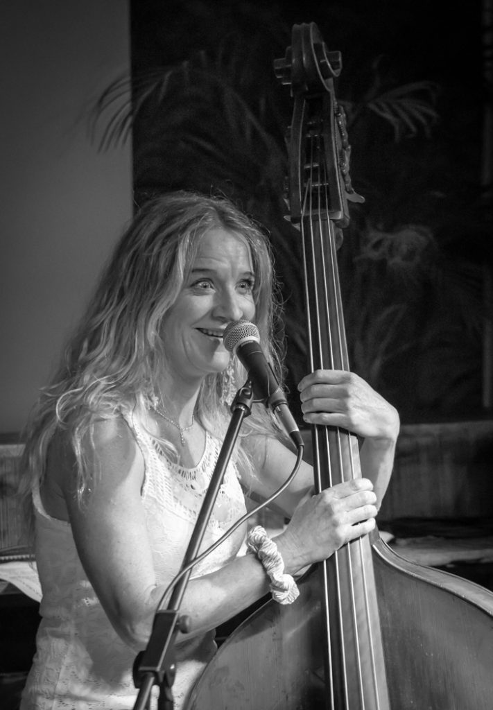 Nicola Farnon - Daisy Daisy