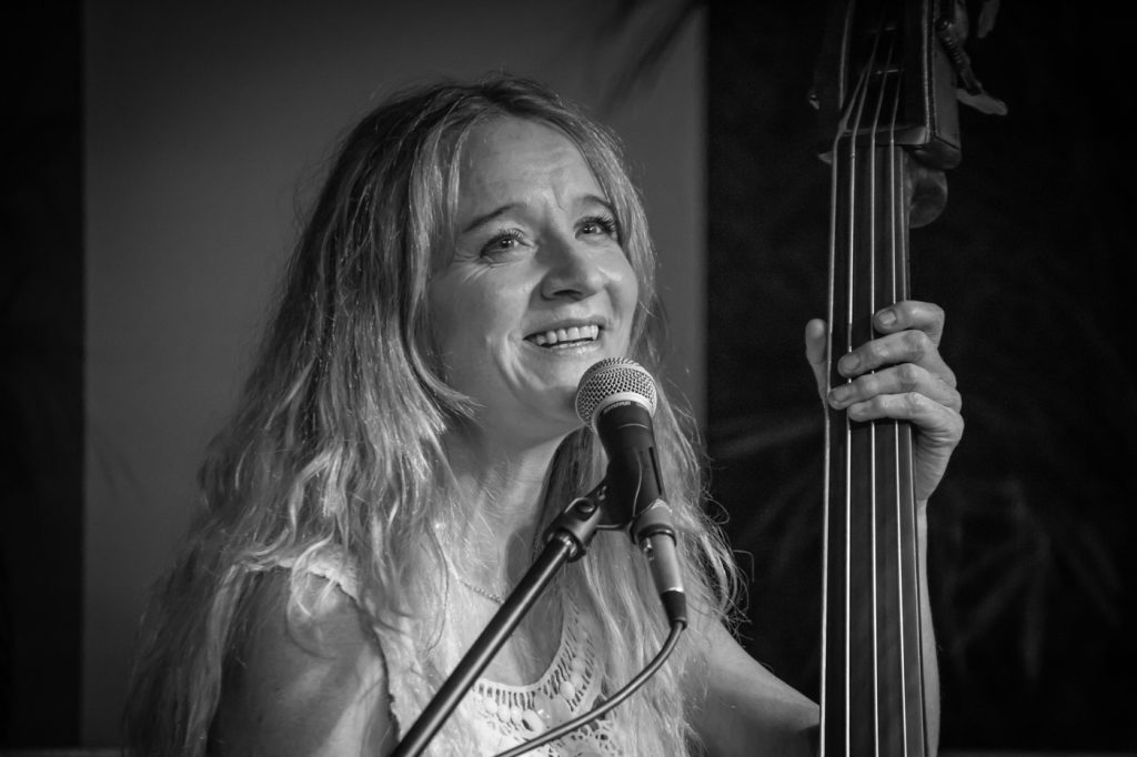Nicola Farnon - Daisy Daisy